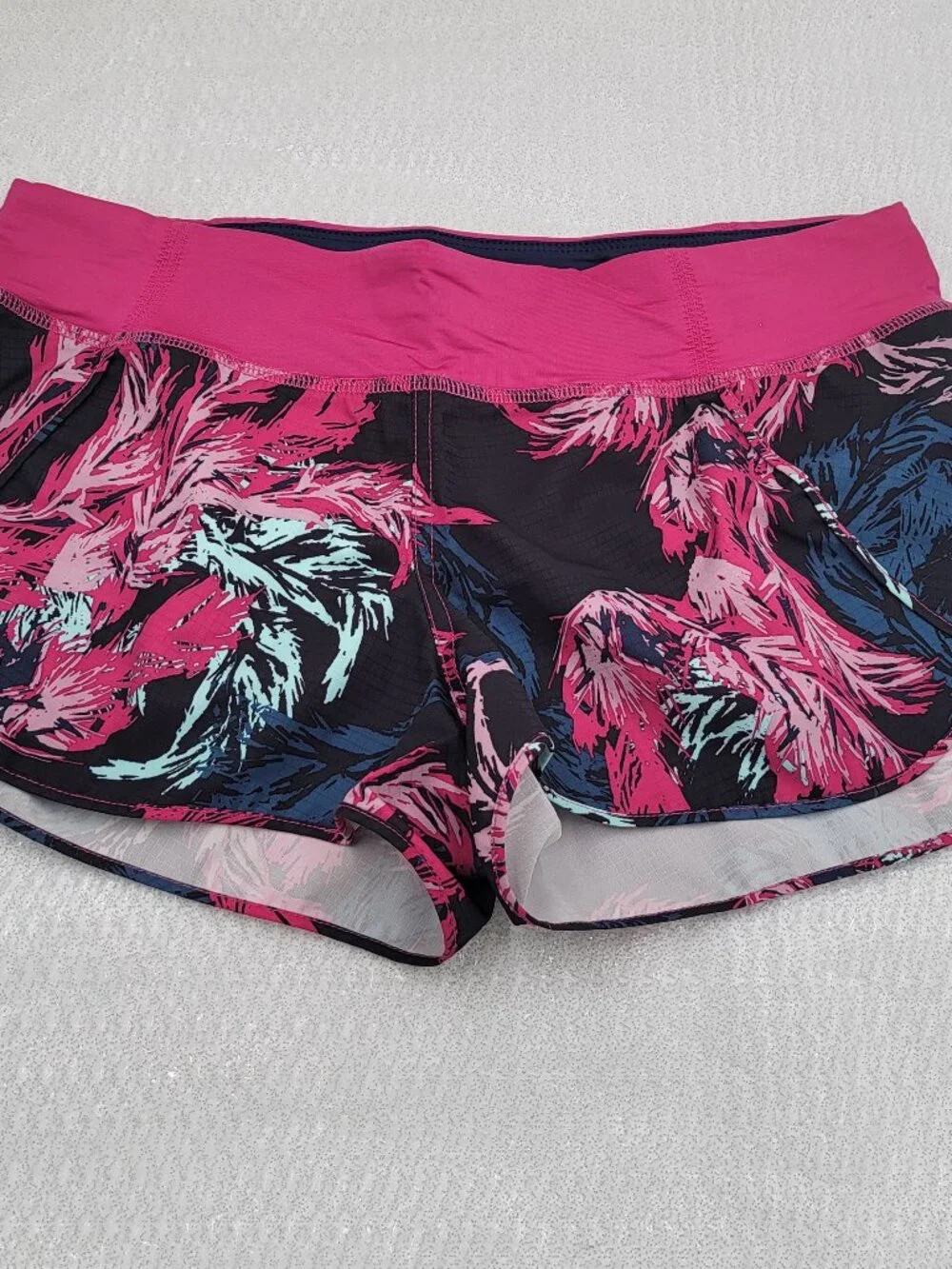 Patagonia Womens Strider Athletic Shorts Pink and Black Swirl Size 8